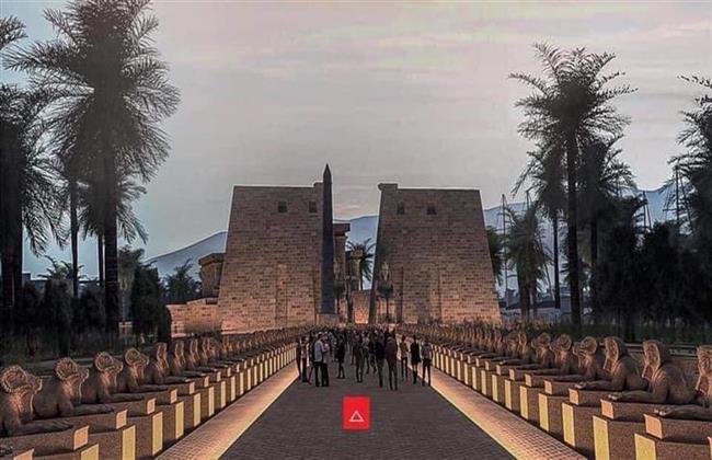 عرض احتفالية طريق الكباش على شاشات كبيرة بالفنادق