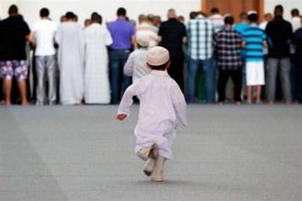 هل يجوز اصطحاب الأطفال الصغار غير المميزين للمسجد؟