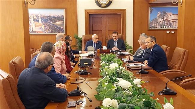 محافظ بورسعيد يبحث تطوير مدخل بورسعيد الجنوبي  