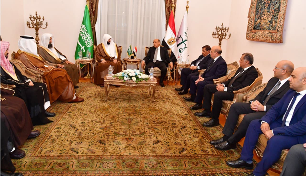 رئيس مجلس الدولة يبحث مع رئيس ديوان المظالم السعودي تعزيز التعاون القضائي