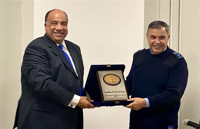 غرفة ملاحة الإسكندرية  في زيارة لميناء أبو قير البحري