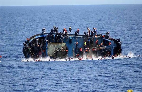 وزير الداخلية الفرنسي: ارتفاع حصيلة ضحايا غرق زورق المهاجرين إلى 31 قتيلا
