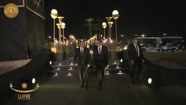 العنانى يقدم شرحا للرئيس السيسي حول مدينة الأقصر.. فيديو