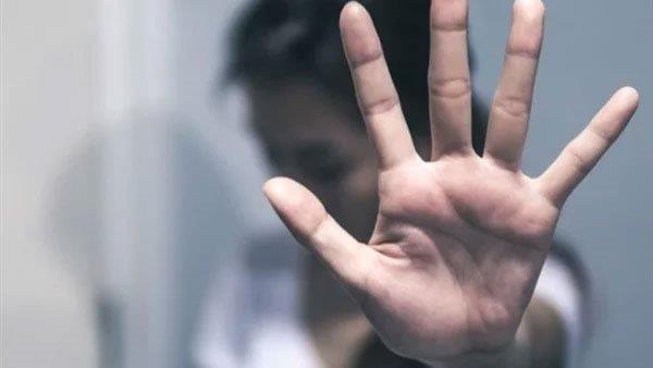 ننشر صورة المتهم بالتحرش بطالبة داخل ميكروباص بحلوان