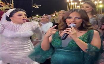   رنا سماحة ترد على انتقادات ظهورها الأخير في حفل زفاف 