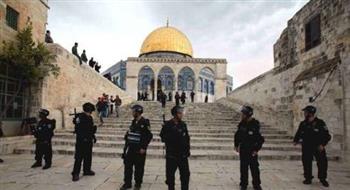   إسرائيل تضع «شمعدانا» فوق مسجد بالقدس  
