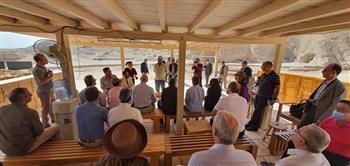   ٣٥ سفيراً من سفراء دول العالم يزورون البر الغربي وينبهرون بمقبرة الملكة نفرتاري