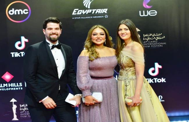 اطلالات جذابة للفنانات والمشاهير بمهرجان القاهرة السينمائي 2021 