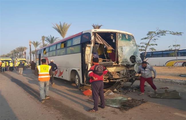 إصابة ٣٠ راكب في حادث تصادم بالطريق الساحلي لمطروح 
