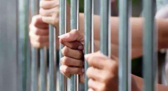 حبس موظفين زورا خطابات تعيين 70 شخصا في مدارس بنها