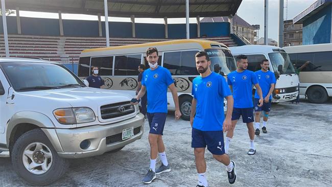 بعثة بيراميدز تصل ملعب مباراة مانياما