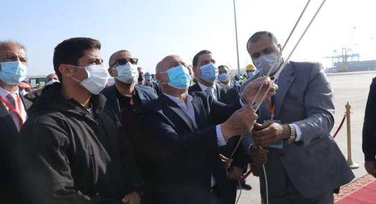 وزير النقل يرفع علم مصر علي أحدث ثلاث قاطرات في ميناء دمياط