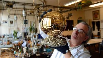   أسرار صناعة «الكرة الذهبية».. ليست ذهبا ويقدر ثمنها بـ13 ألف يورو فقط