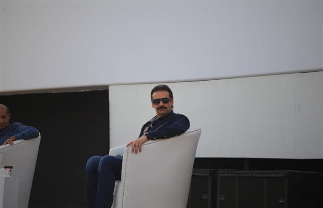 نيولوك جديد.. كريم عبد العزيز يكشف عن سبب «الشنب» 