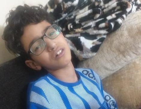 الطفل «عبد الرحمن» ابن قنا يناشد المسئولين باستعجال سفره لإيطاليا لإجراء جراحة دقيقة بالقلب 