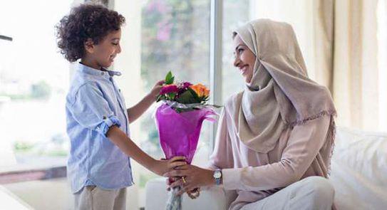 الإفتاء توضح فضل الله الأم على الأب؟ 