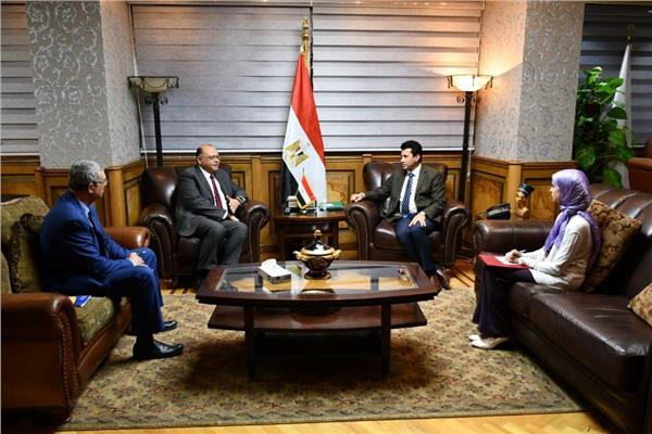 وزير الرياضة يبحث مع سفير مصر القادم لدى المغرب تعزيز أطر التعاون