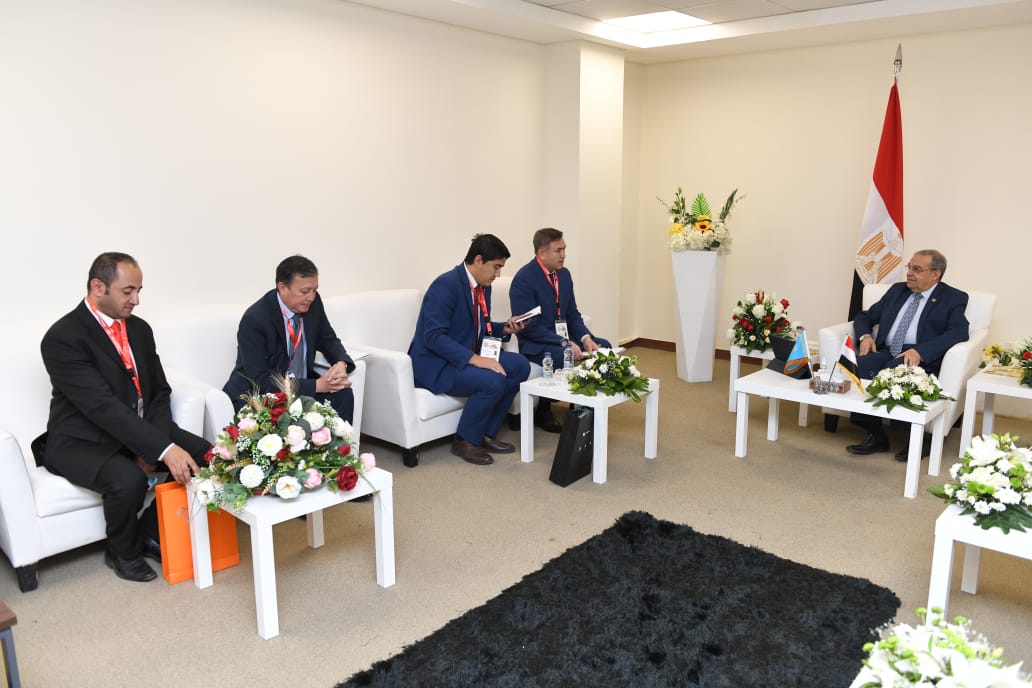 إيديكس 2021| وزير الإنتاج الحربي يبحث التعاون مع وفد كازاخستان