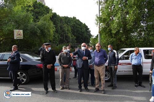 محافظ قنا يجري جولة ميدانية  لمتابعة  السيولة المرورية بشوارع قنا 