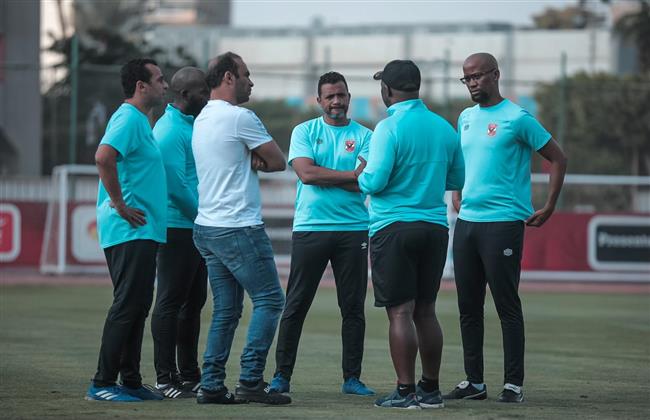 أوميكرون يهدد الأهلى بفقدان ثنائى الجهاز الفنى قبل استئناف الدورى 