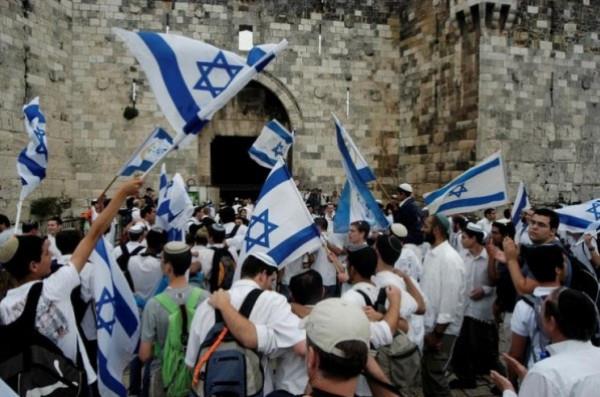 مستوطنون إسرائيليون ينظمون مسيرة بالبلدة القديمة بالقدس
