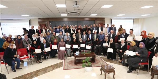 فلسطين.. المدرسة الوطنية تخرّج 114 مدربًا حكوميا