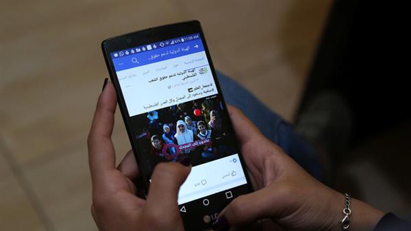 فلسطينيون يتهمون فيسبوك بالتحيز على منصاته مع الاحتلال
