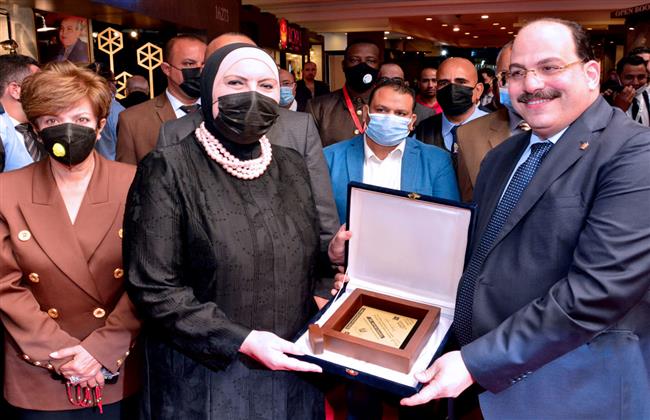 وزيرة التجارة تفتتح المعرض الرسمي للسيراميك والبورسلين والأدوات الصحية