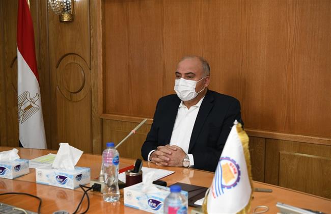 محافظ قنا يناقش مشروعات الخطة الاستثمارية للعام المالي 2021/2022