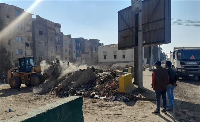 رفع 320 طن مخلفات صلبة من منطقة مصنع الثلج ببنى سويف 