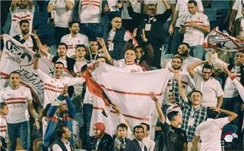 جماهير الزمالك تهتف للاعبين قبل انطلاق مباراة القمة