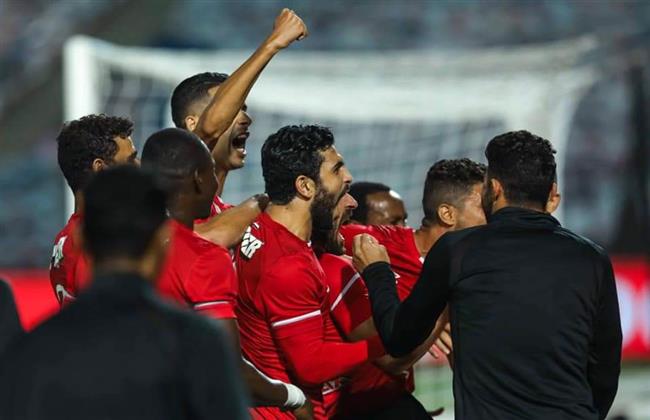 لاعبو الأهلي يتوجهون لتحية الجماهير بعد الفوز على الزمالك
