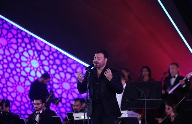  عاصى الحلانى يقدم تحية لبنانية لمصر ويشيد بكرم شعبها