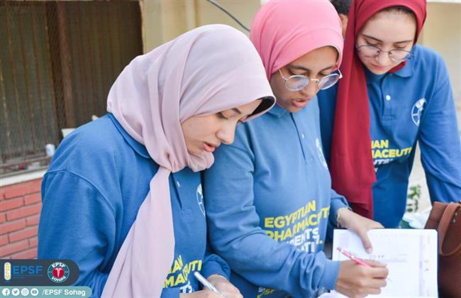 طلاب الصيدلة بجامعة سوهاج تنظم حملة توعية للتبرع بالدم 