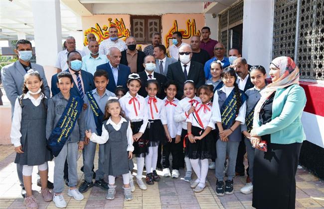 «الداودى» يتابع انتظام الدراسة بمدرسة اللغات الإبتدائية بالألومنيوم 
