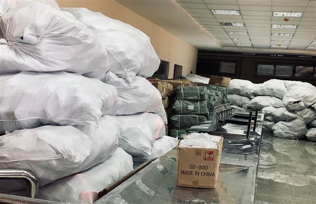  ضبط محاولة تهريب كمية كبيرة من الملابس الجاهزة 