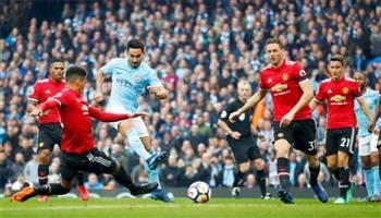 بنيران صديقه الستي يتقدم على مانشستر يونايتد على ملعبه