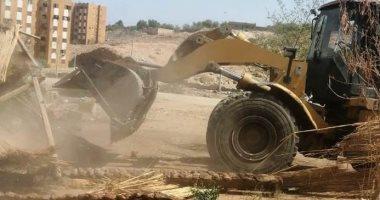 إزالة حالات تعد بالبناء المخالف وضبط سيارة محملة بأسمدة ببنى سويف