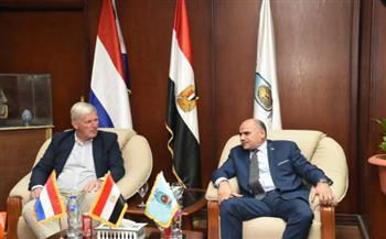 رئيس جامعة الأقصر والسفير الهولندى يبحثان تعزيز التعاون المشترك