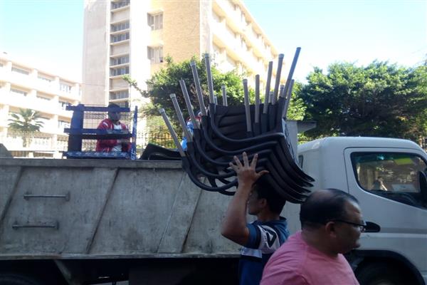 3 حملات لإزالة الاشغالات والحواجز من شوارع حي وسط الإسكندرية