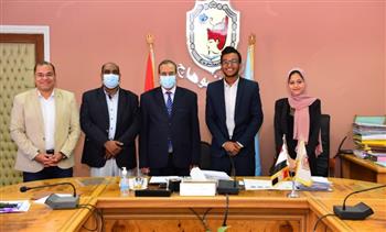   رئيس جامعة سوهاج يستقبل أعضاء الإتحاد المصرى لطلاب الصيدلة