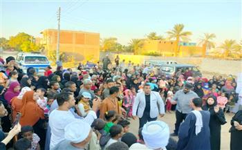 إنطلاق العرض المسرحي « 2 كفاية » بقري حياة كريمة بالأقصر 
