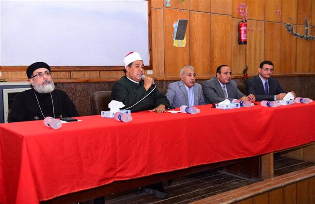 تربية سوهاج تنظم ندوة دينية عن معايير الالتزام الأخلاقي للشباب الجامعي 