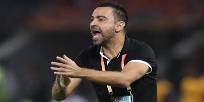 تشافي يقود مرانه الأول مع برشلونة بـ 6 لاعبين