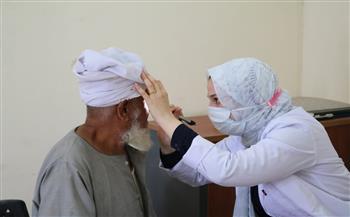 قافلة جامعة جنوب الوادي بعزبة عبد الرحمن بنجح حمادي تعالج 820 مريض مجانا