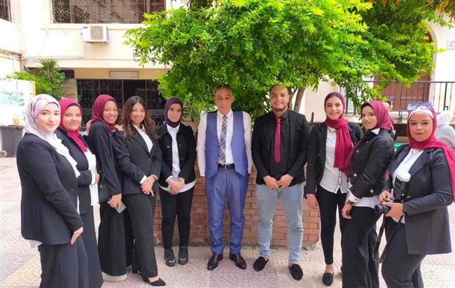 عميد المعهد العالي للخدمة الاجتماعية بالإسكندرية يعلن الفائزين في انتخابات اتحادات الطلبة 