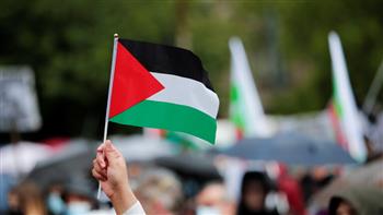   علم فلسطيني ضخم يشعل تل أبيب