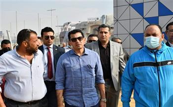 وزير الرياضة يتفقد الأعمال الإنشائية بفرع نادي شيراتون قبل افتتاحه 