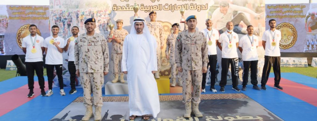 وكيل وزارة الدفاع الإماراتي يشهد فعاليات درع التفوق لليوبيل الذهبي
