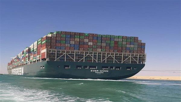 السفينة الجانحة «إيفرجيفن» تعبر قناة السويس من جديد وطوارئ بالمجرى الملاحي